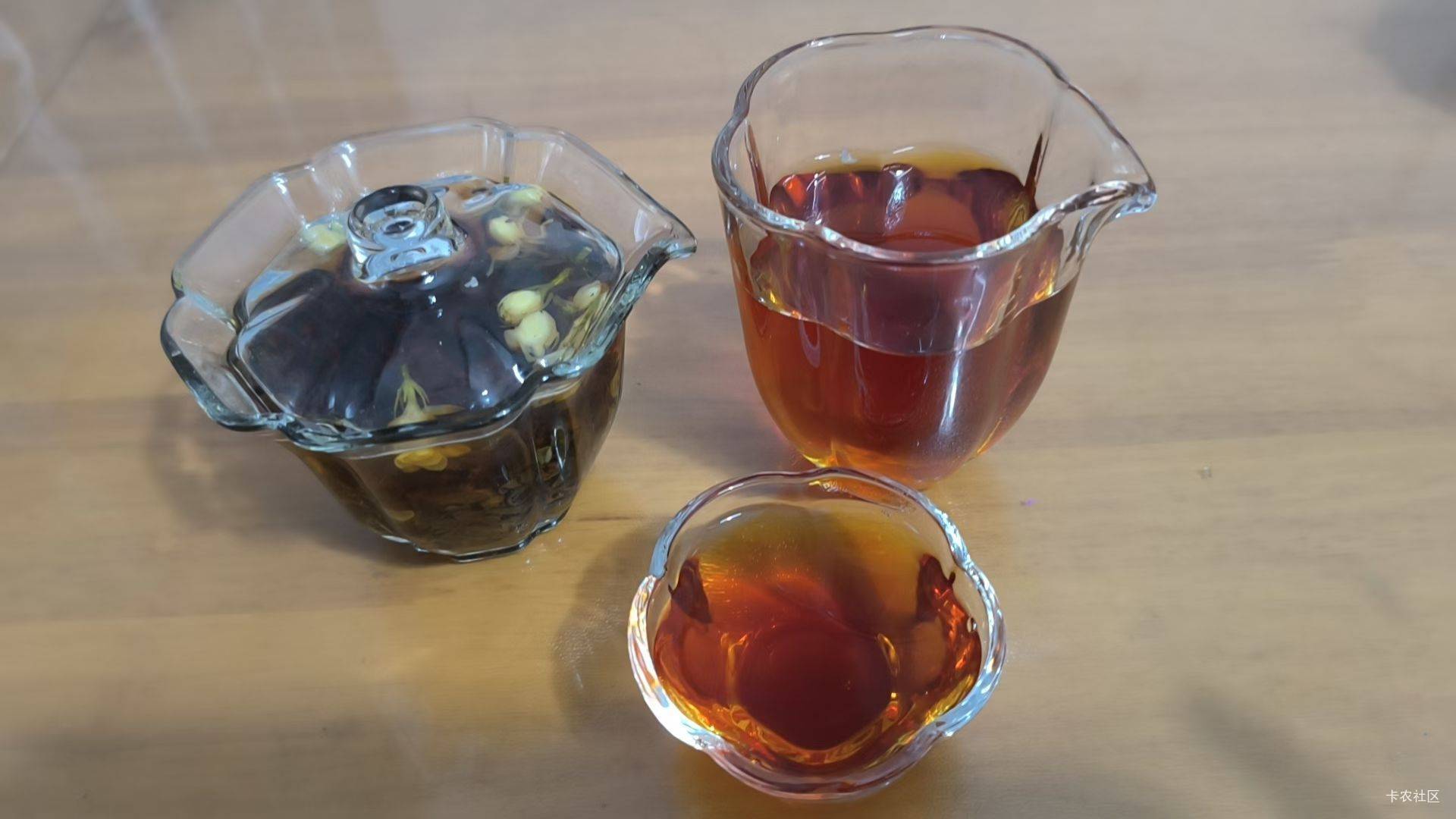 烟火日常，清茶一盏，独处亦是浪漫。

94 / 作者:快马逐光 / 