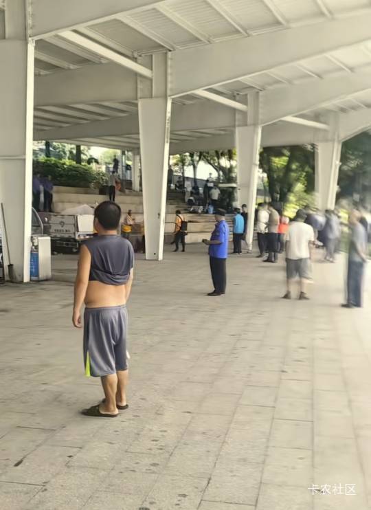 老哥们，基地没了，被赶走了

2 / 作者:热了上上课上课 / 
