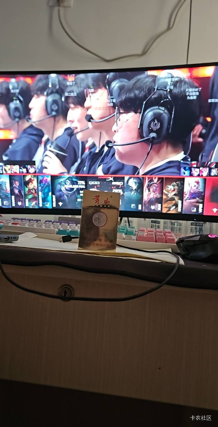 老哥们，别吹牛b，你们都抽什么烟啊。我抽软红塔，紫云。
出门都不敢散烟
68 / 作者:请给时间一点 / 