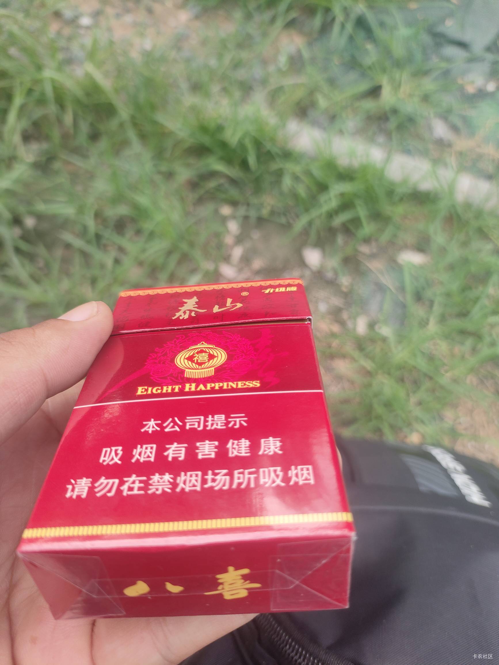 老哥们，别吹牛b，你们都抽什么烟啊。我抽软红塔，紫云。
出门都不敢散烟
11 / 作者:Apppppp1 / 