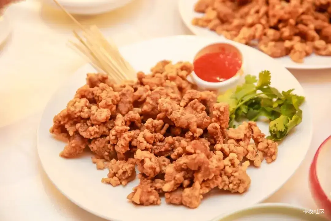 麻粩  巴浪鱼干  醋肉  咸饭  佛跳墙





35 / 作者:鱼巷 / 