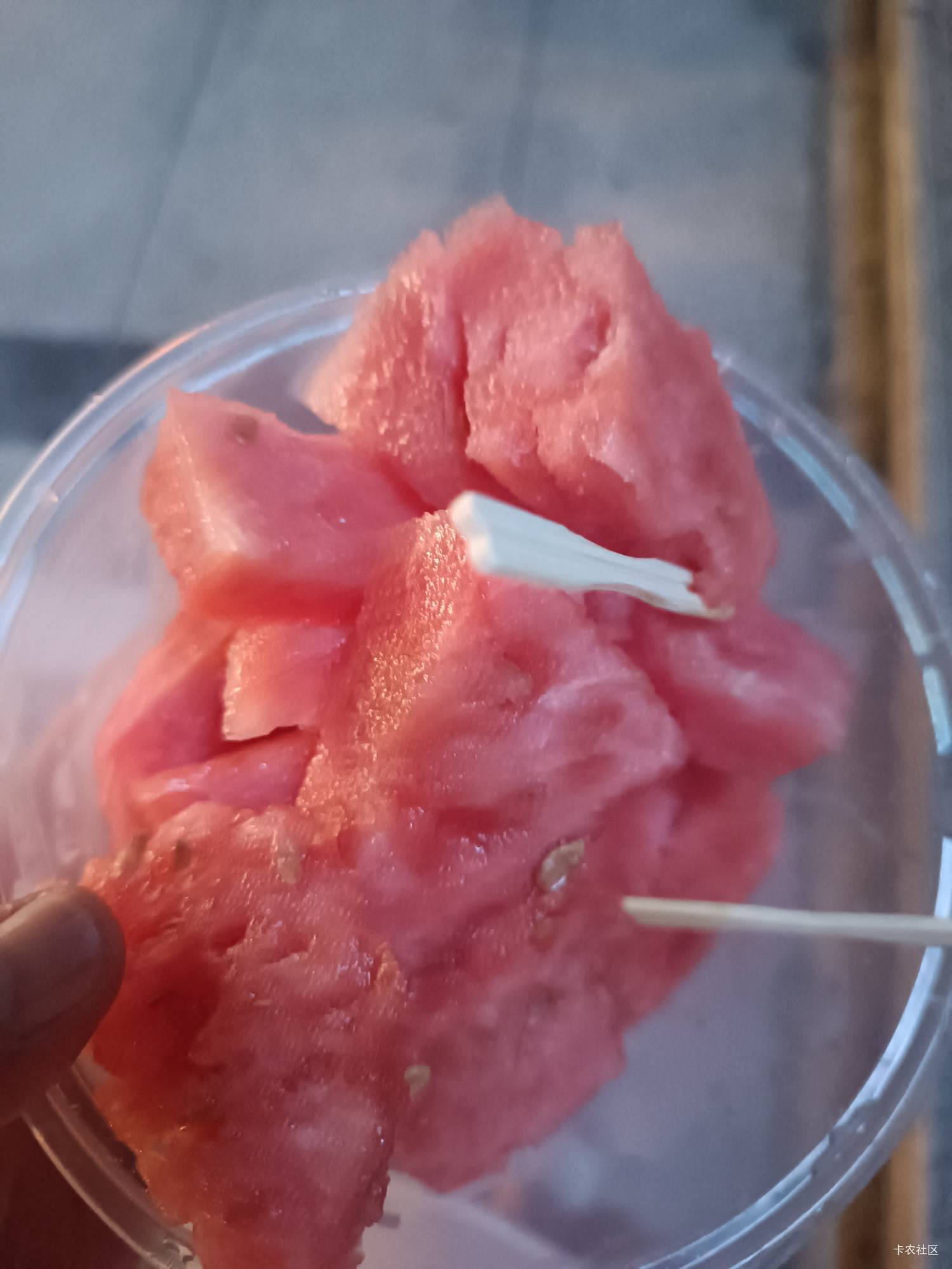 给女神发了188红包，她给我买了西瓜吃，特别甜

11 / 作者:财神爷独子 / 