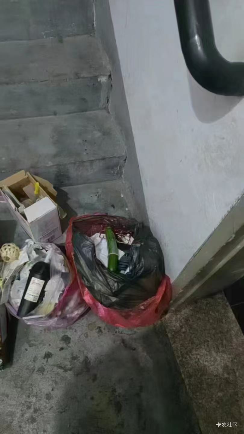 早餐有着落了

5 / 作者:小小搬运工手慢无 / 