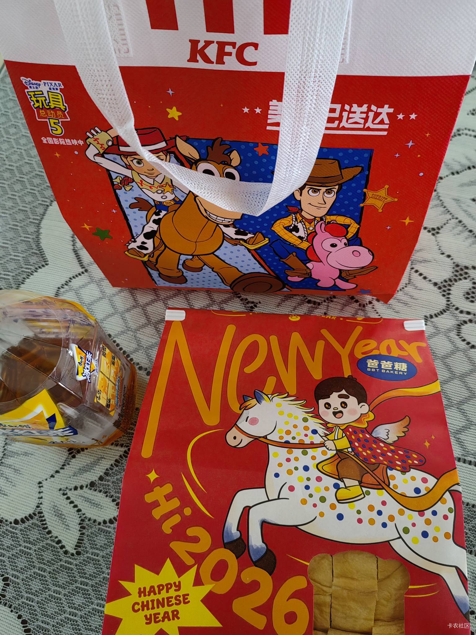 外面高温 只能在家吃吐司+国窖+炸鸡

88 / 作者:桃花庵下桃花仙 / 