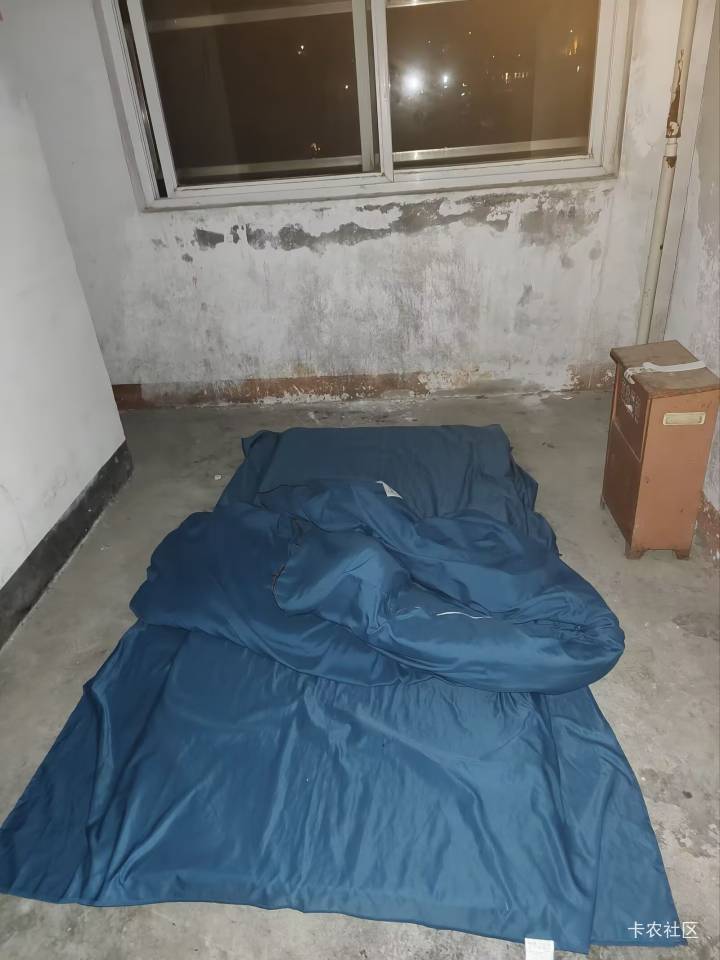 好不容易找了一个地方睡觉，结果蚊子多的要命，咬得全身都是包，太难了

27 / 作者:想吃菠萝包 / 