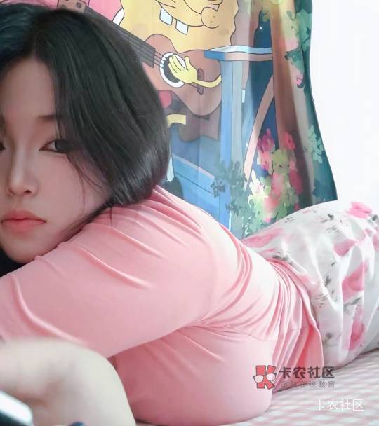 台风天，挂壁仔的世界末日。没住地方的老哥们，赶紧躲到居民楼里面，外卖都点不了。

13 / 作者:岸上狗蛋 / 
