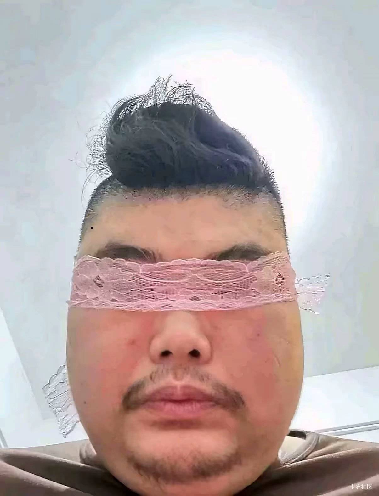 今天在路上碰到一个妹妹，她说她一天没吃饭了，也没喝水了。你们也知道我也是挂壁仔，19 / 作者:无敌超级兽 / 