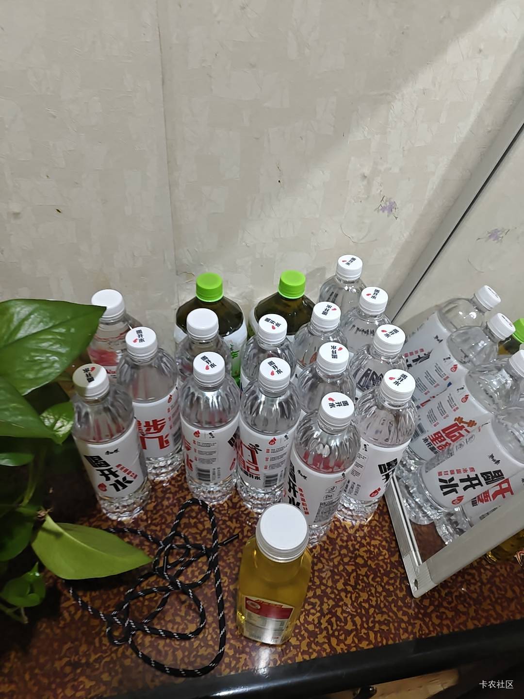 众包这b活动啥时候结束    不买吧感觉亏了  买吧下个月准备跑路   天天让我纠结老一会5 / 作者:倚门望行人。 / 