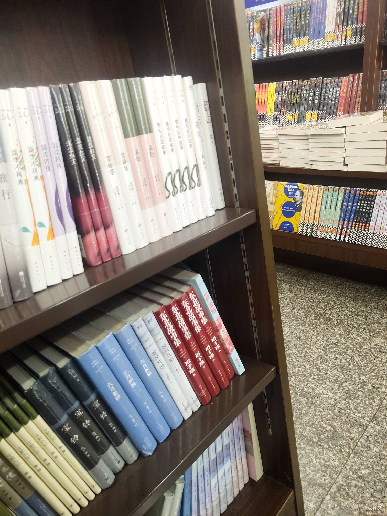 天气太热了，今天中午路过书店，里面空调吹的呼呼响，一待就半下午过去了

81 / 作者:一路向前8 / 