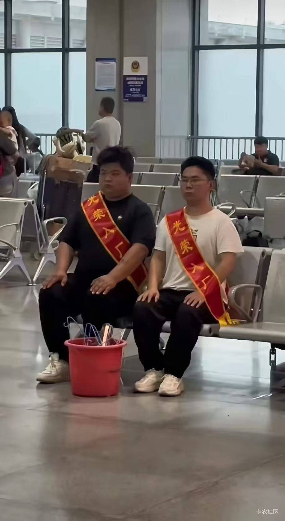 老哥们，都精神起来，8月份很多暑期工都开始准备偷摸找茬准备离职了，比较有经验的老68 / 作者:拔剑 / 