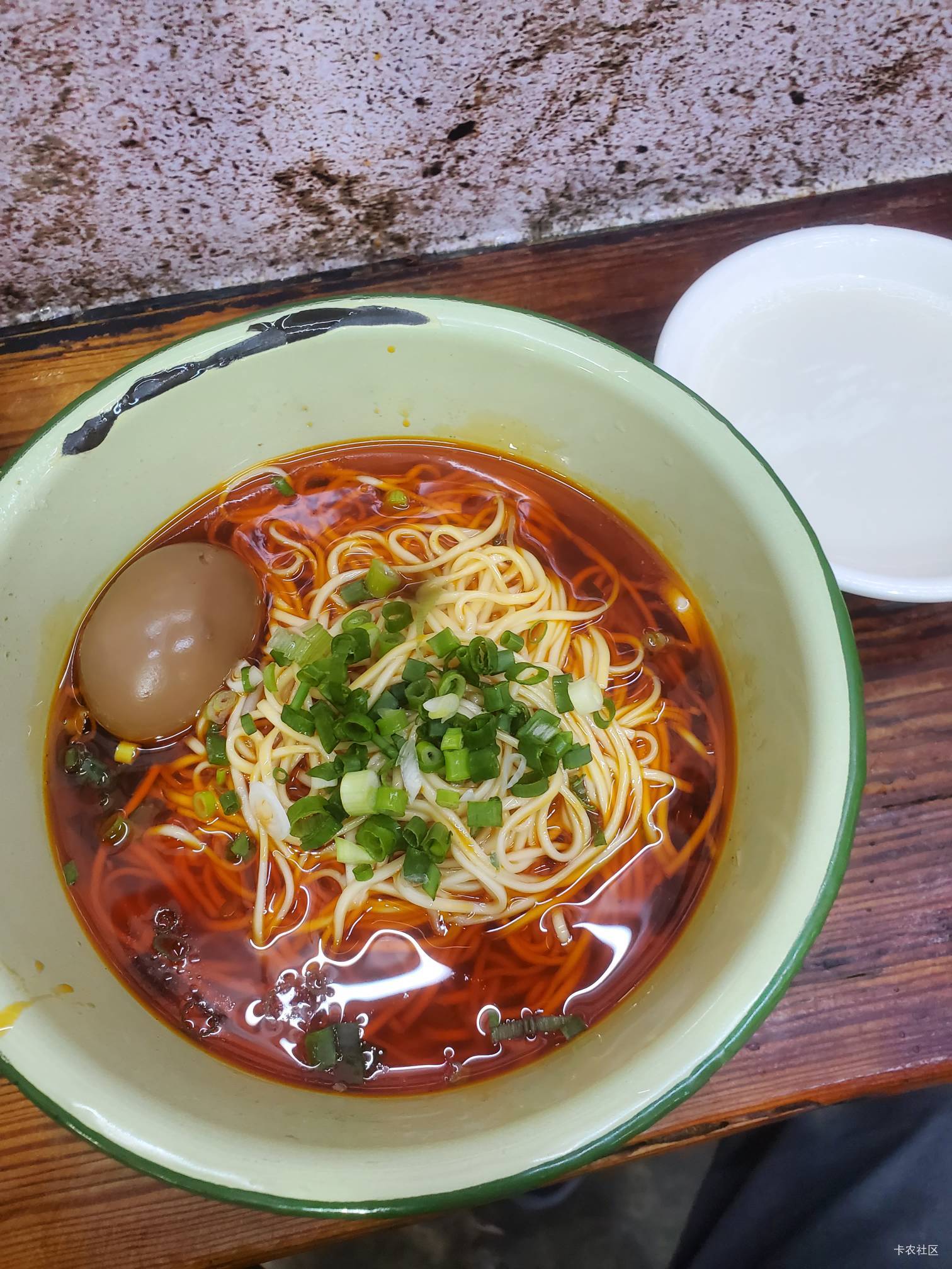 呜呜呜 吃不起牛肉面 只能吃原汤小面尝尝味

2 / 作者:玛卡巴卡哟 / 