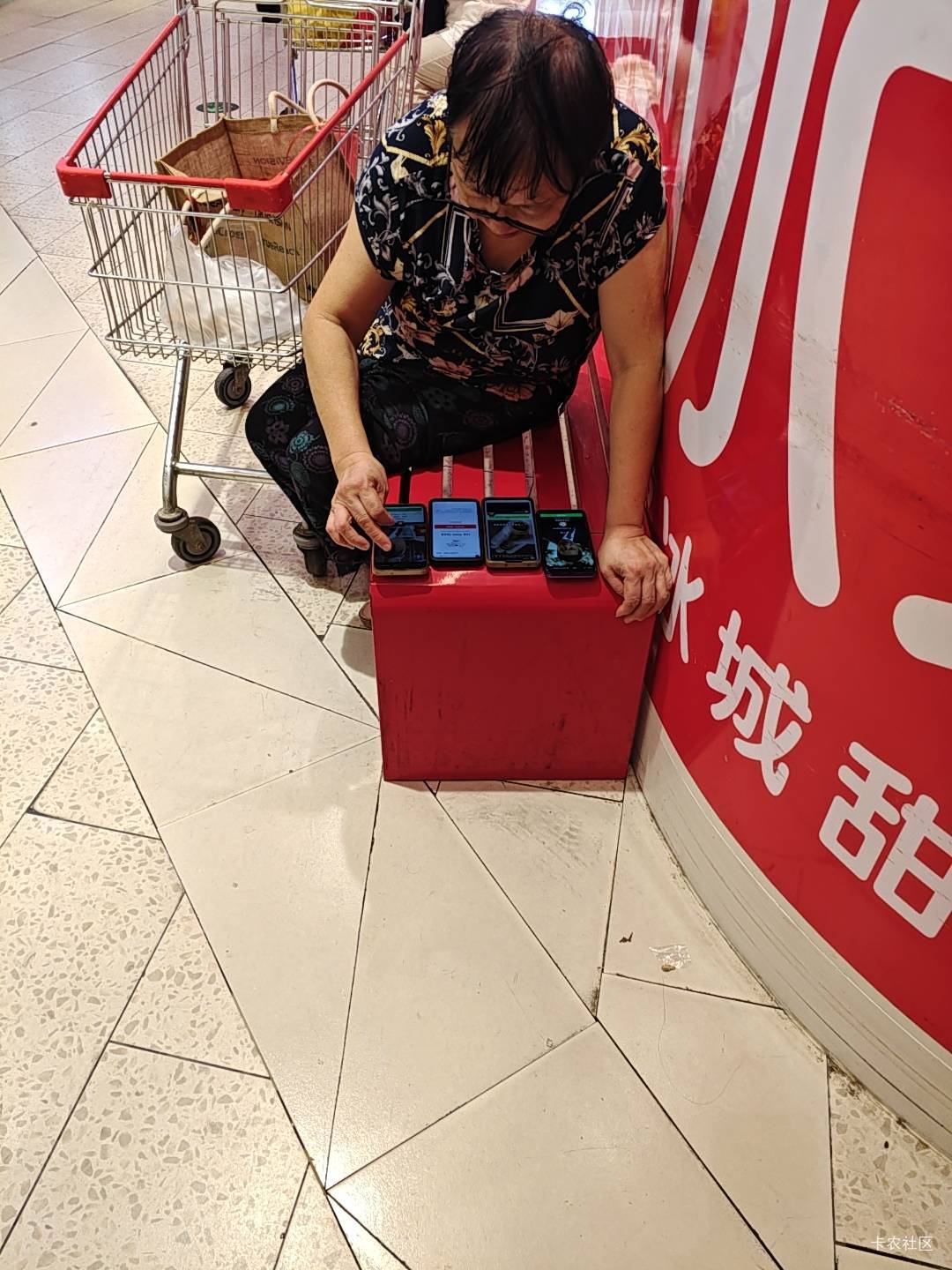 老奶奶都同时四部手机刷广告

66 / 作者:二娃宝妈 / 