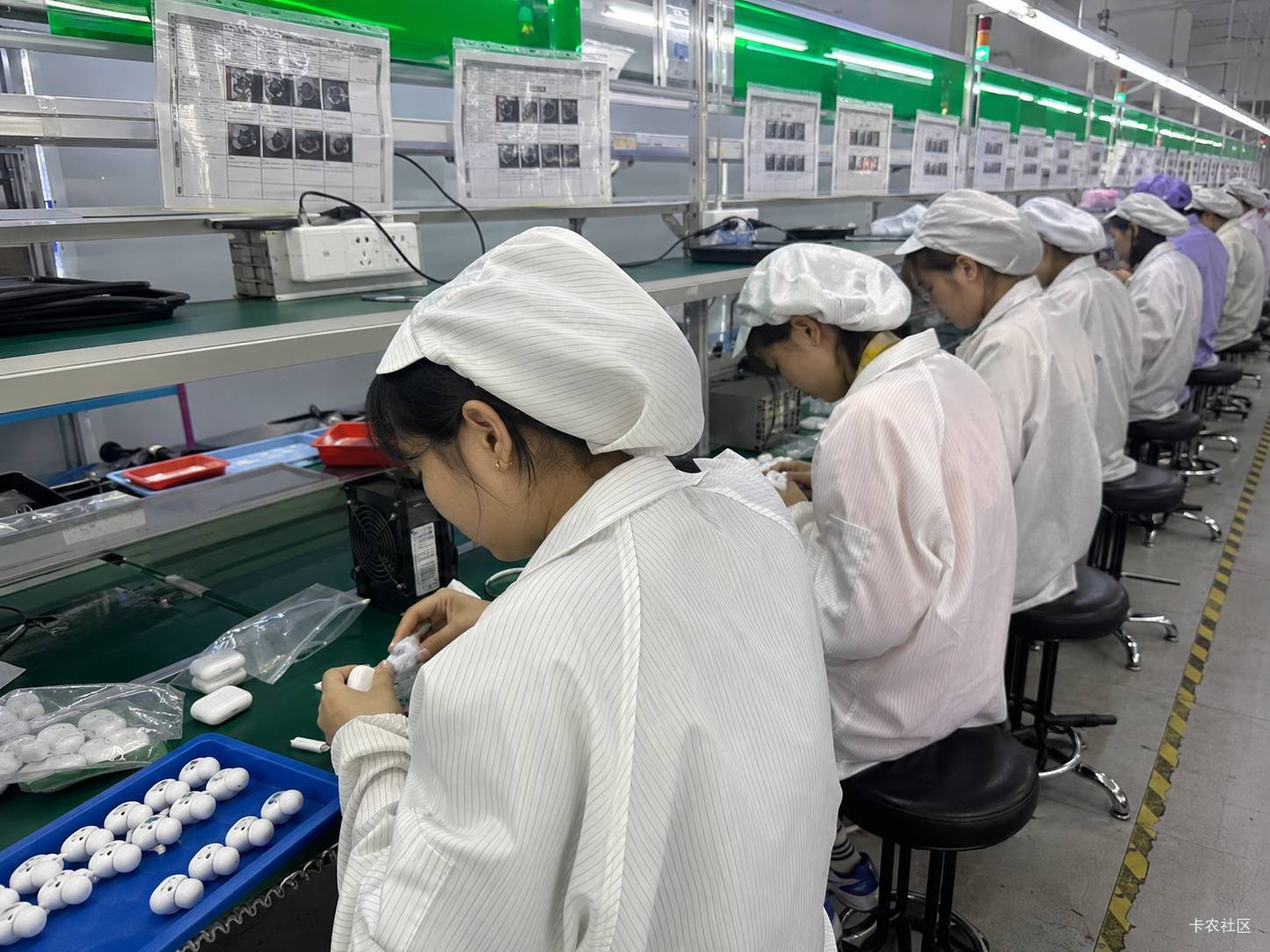 跟黑中介进厂了，看见这瞬间就想跑路了 感觉这些工人完全都没有精气神了

92 / 作者:秋萤 / 