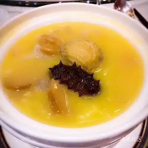 佛跳墙
佛跳墙是福建福州的传统名菜,属于闽菜系代表,原名.福寿全.,因文人赋诗.坛38 / 作者:鱼巷 / 佛跳墙
佛跳墙是福建福州的传统名菜,属于闽菜系代表,原名.福寿全.,因文人赋诗.坛38 / 作者:鱼巷 /
