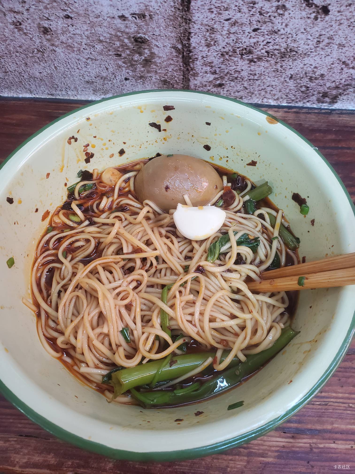 一口面一口蒜 真香

41 / 作者:玛卡巴卡哟 / 