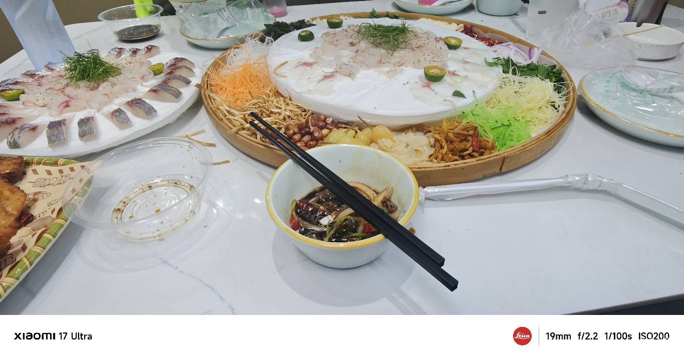 老哥们吃饭了

19 / 作者:中国工商银行卡农分行 / 
