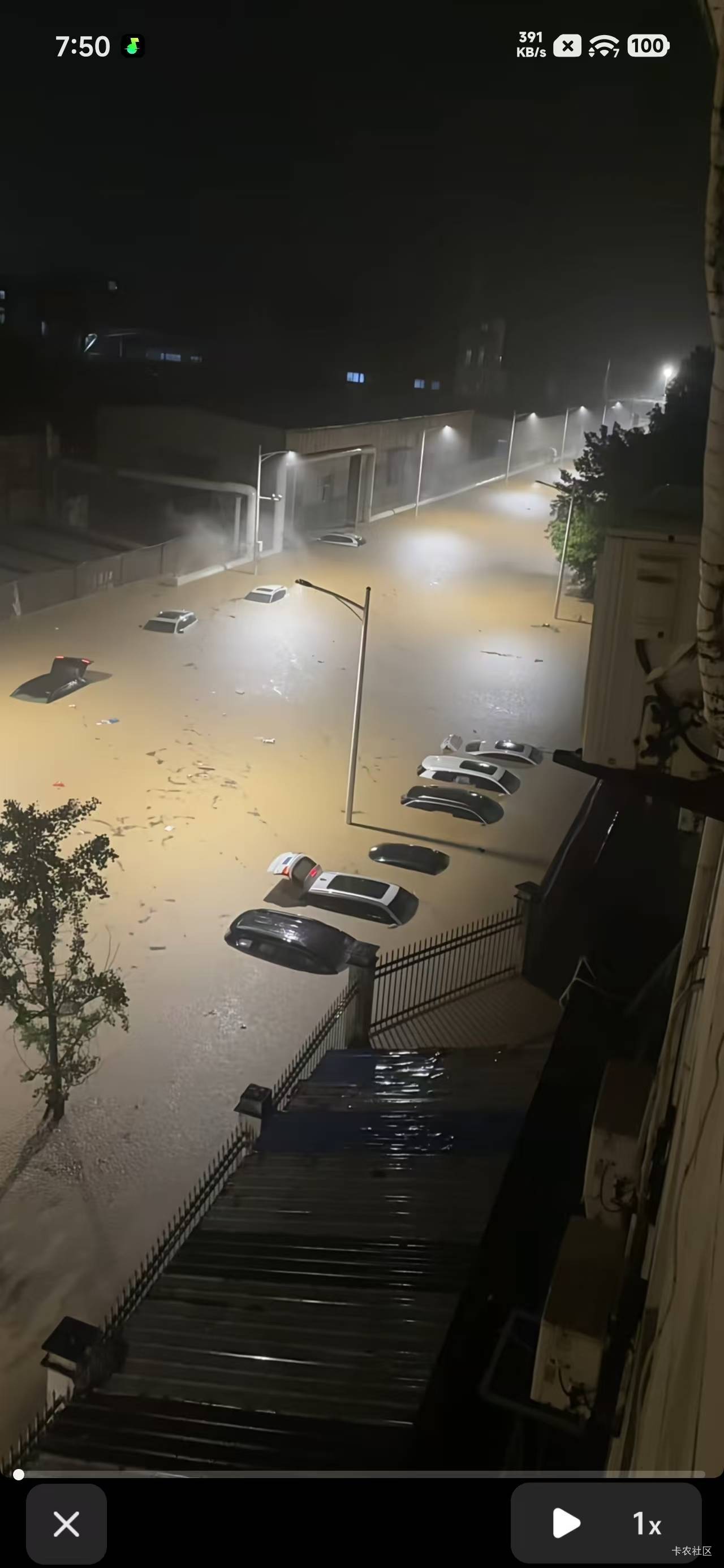 温州天塌了下了两天两夜暴雨，还在下全城都被淹了

65 / 作者:机你太美 / 