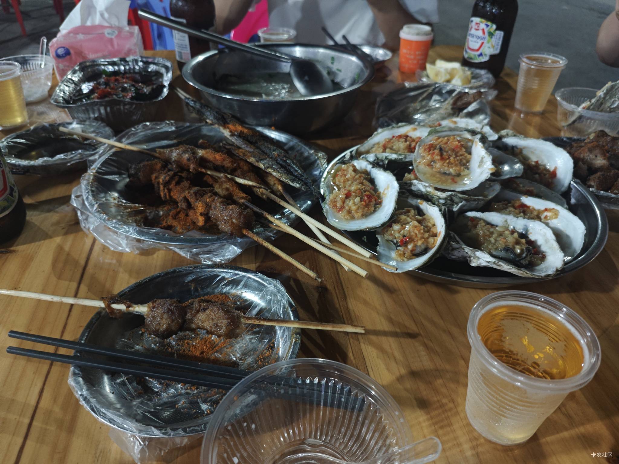 来到湛江了，多年不吃，广东烧烤怎么变成甜口味的了，吃不惯，吃饱喝足去酒店睡觉

91 / 作者:曾经遗忘的角落 / 