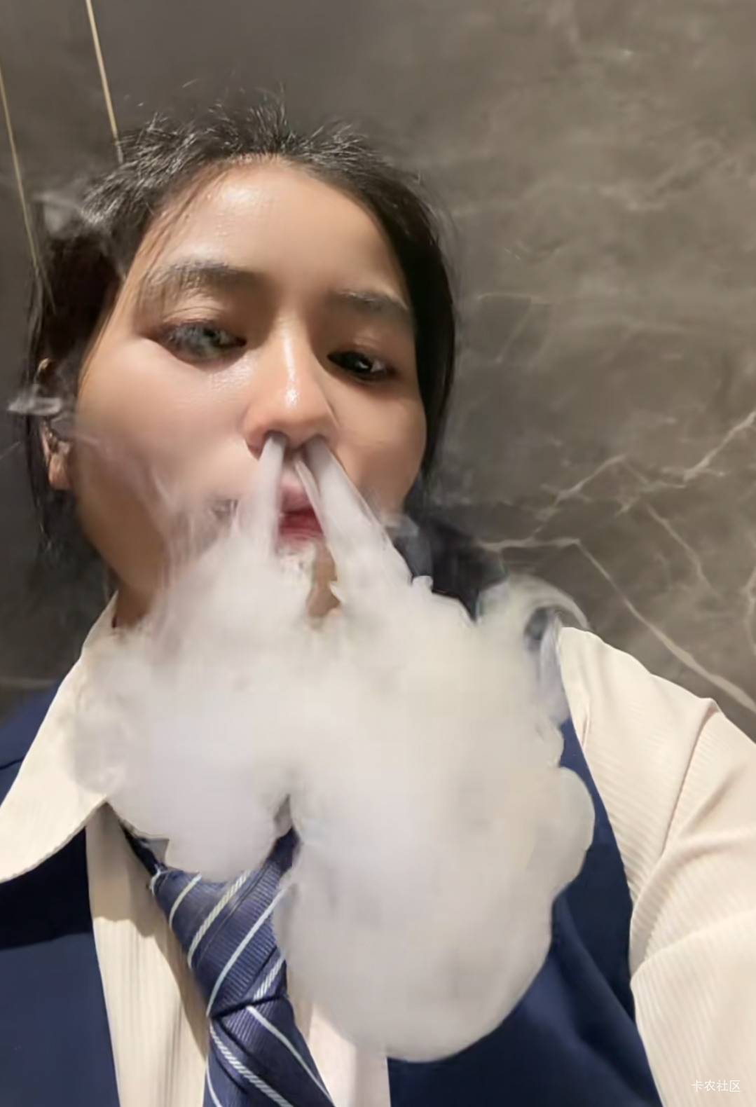 夜班好难熬啊

38 / 作者:星链 / 