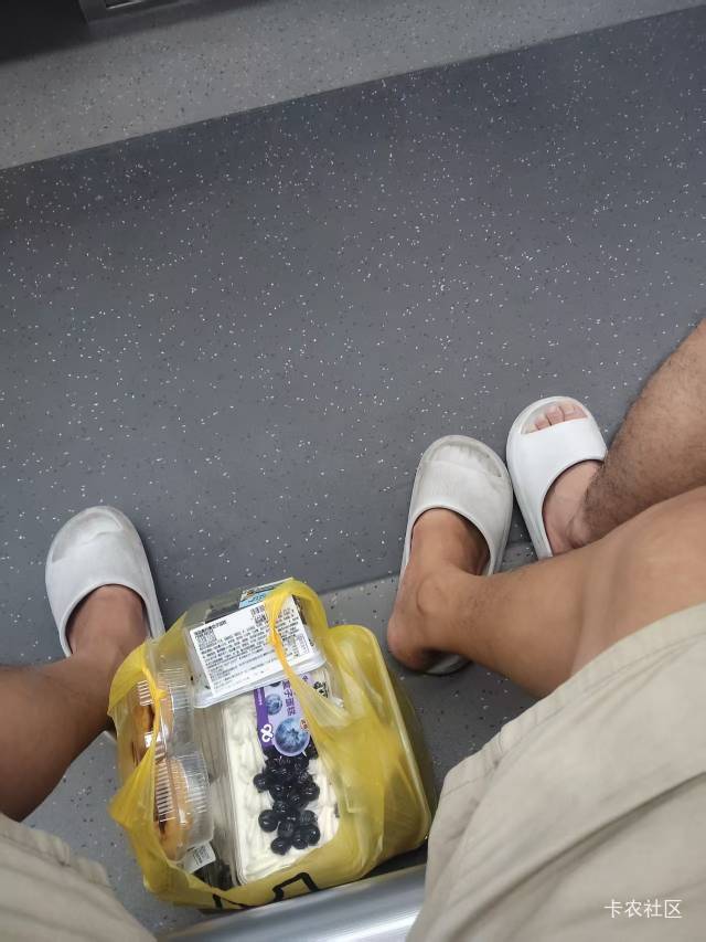相吸的我们，同居相爱快半年了，羡慕了吗卡农仔们？没想到我陆羽也有这么幸福。


81 / 作者:陆羽 / 