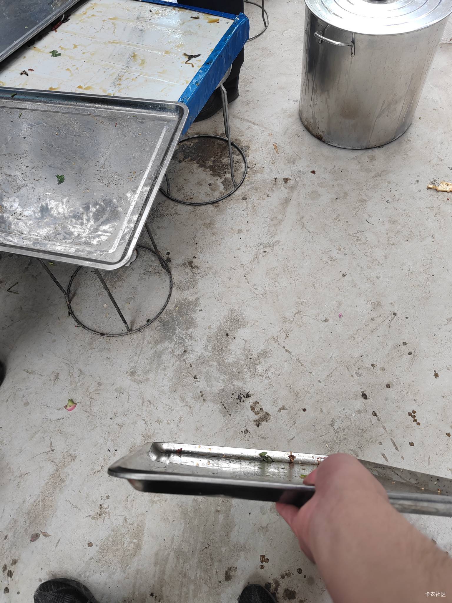 老哥回家帮忙了大鱼大肉吃两天 今天端了一天盘子，累坏了


82 / 作者:效率第一 / 