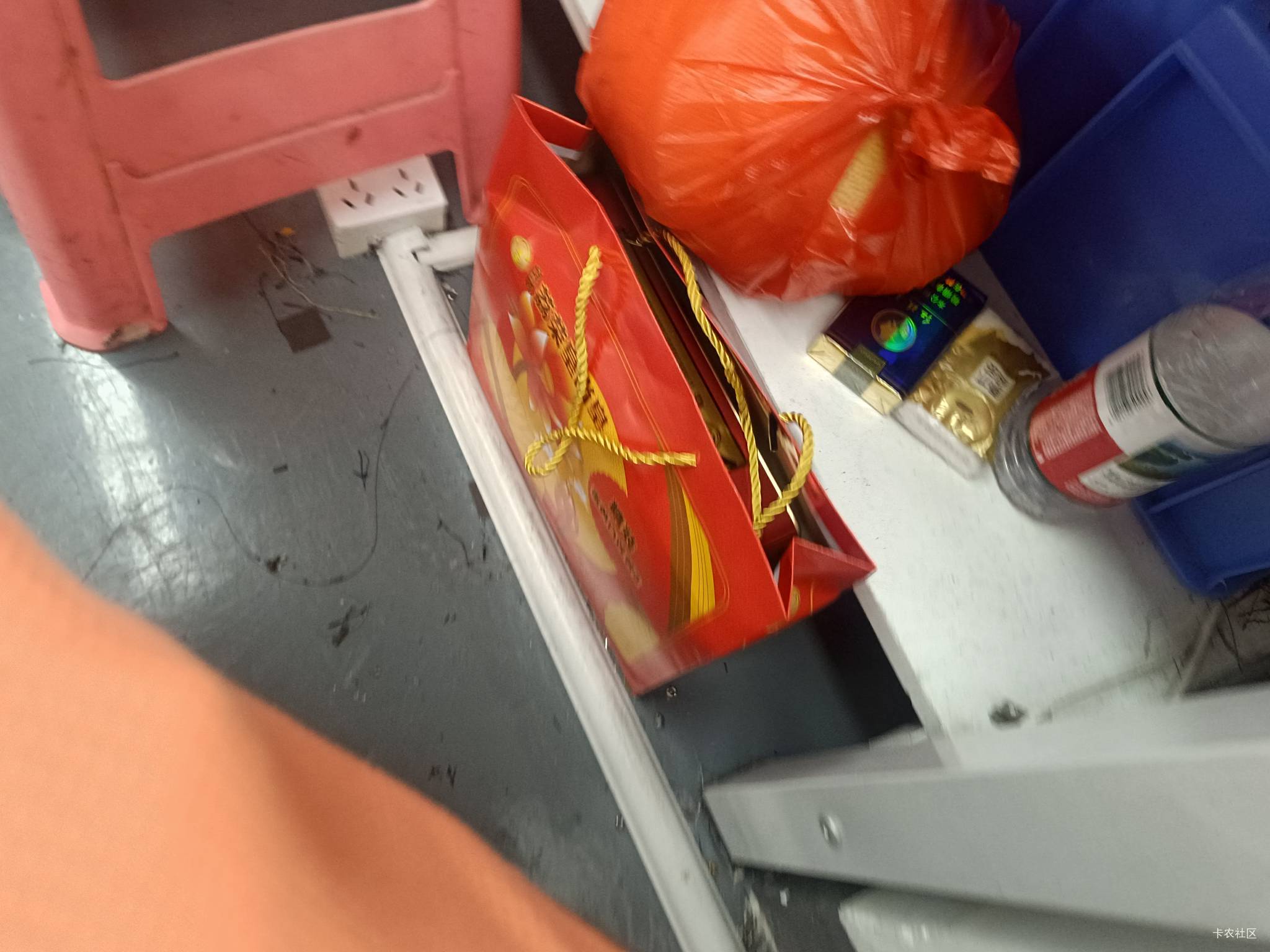 今天日结发了盒月饼和蜜柚一个  以前接近中秋日结没发过其他日结厂  几十年了第一次收99 / 作者:北部湾银行 / 