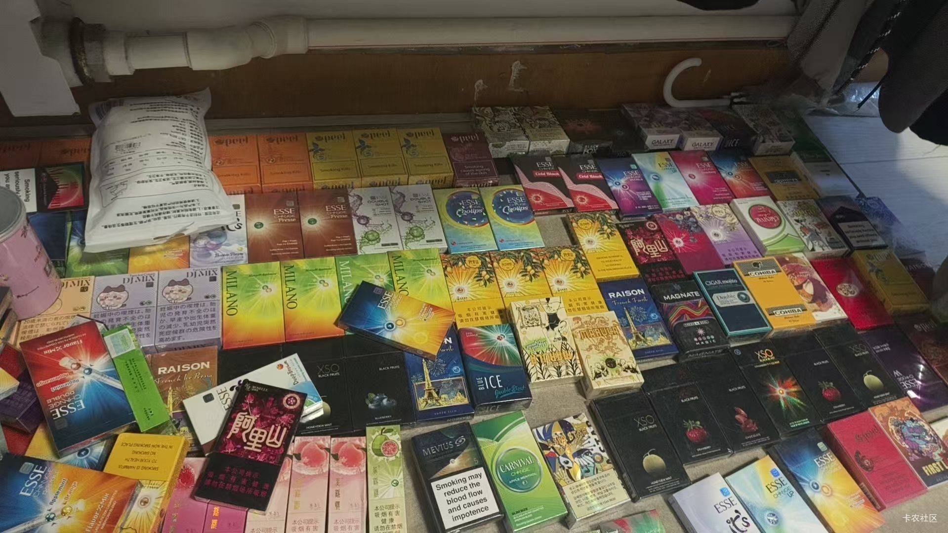 有没有抽外烟的老哥 便宜出了



21 / 作者:青鸟大学高材生 / 