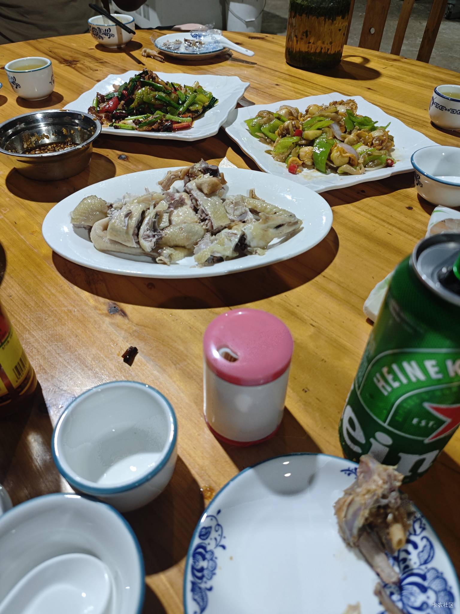 老哥们吃饭了，从海南回重庆了，刚到徐闻港，肚子饿了

18 / 作者:曾经遗忘的角落 / 