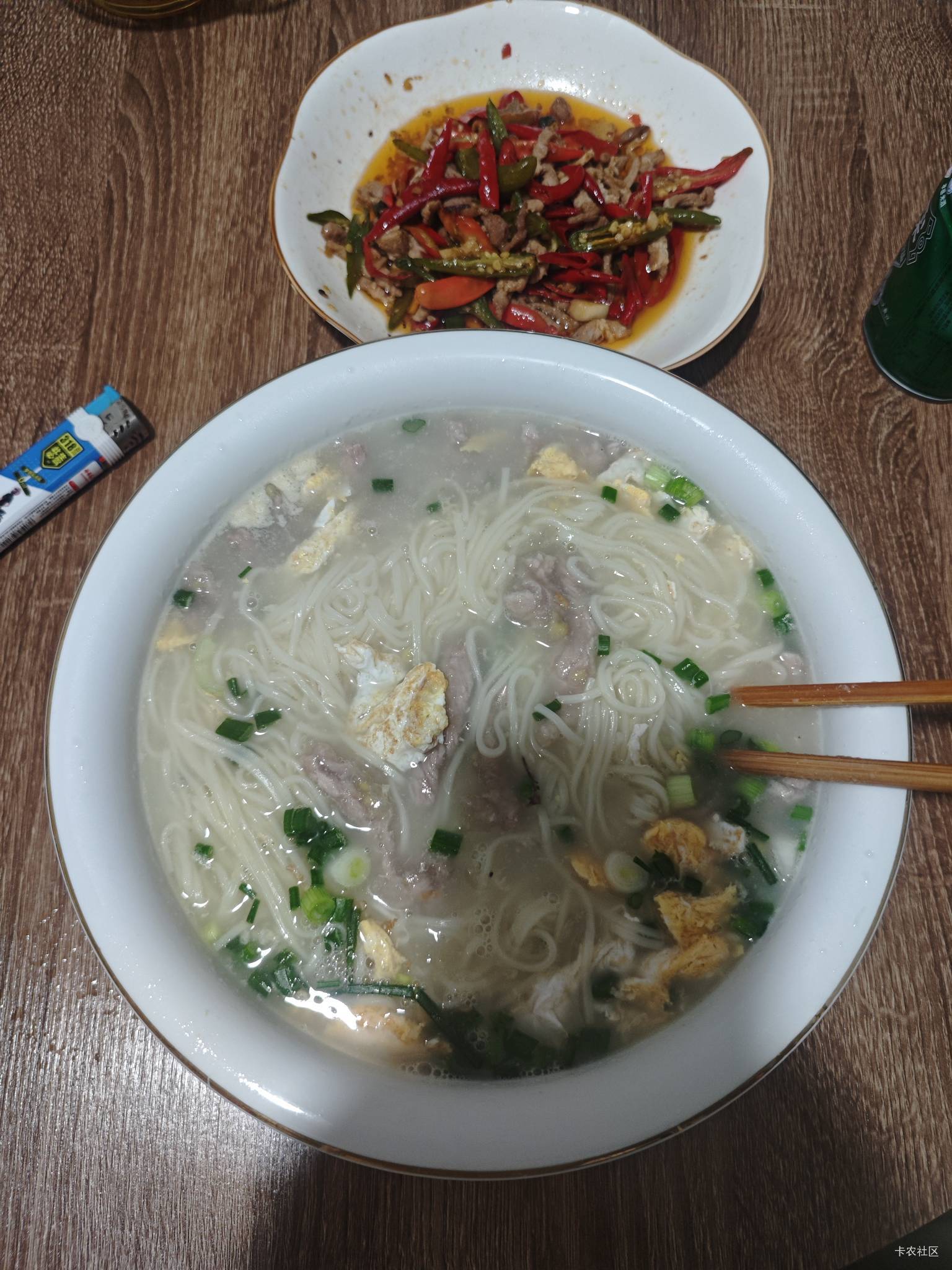老哥们吃饭了，上午没申请到毛，只有吃面条了

85 / 作者:曾经遗忘的角落 / 