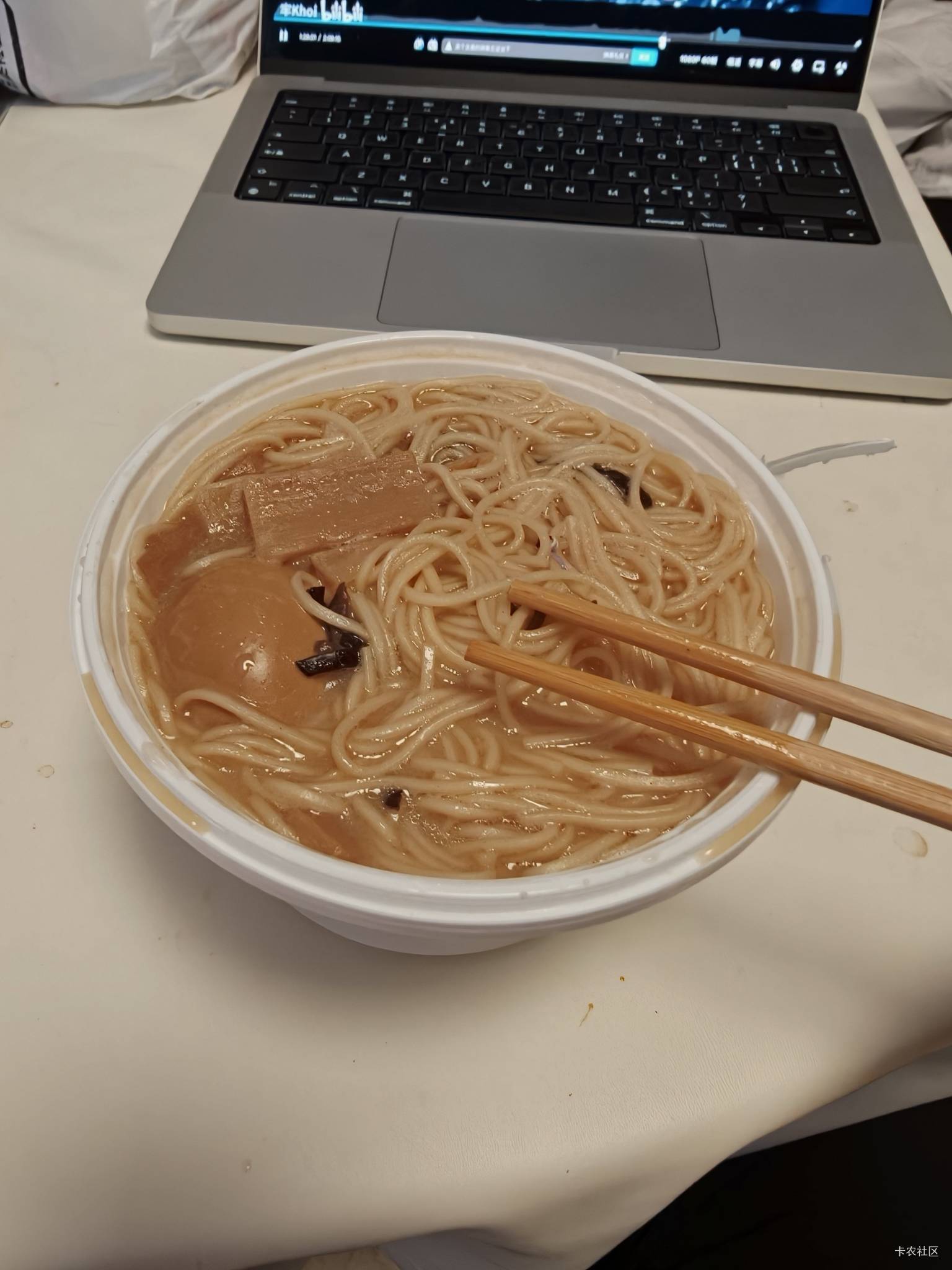 这就是50块钱的面。。。。


96 / 作者:秋萤 / 