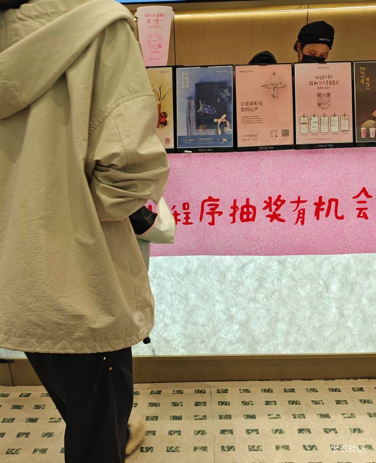 不得不说在堂食买奶茶真的是毫无性价比，没有一点优惠 如果不是在这充电不买点不好意33 / 作者:秋萤 / 