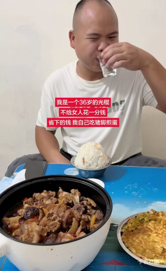 老哥们，一定要随时保留5000万美金的现金存款。
千万不要赚了一点小钱就飘飘然了。
永24 / 作者:吃得满嘴流油 / 